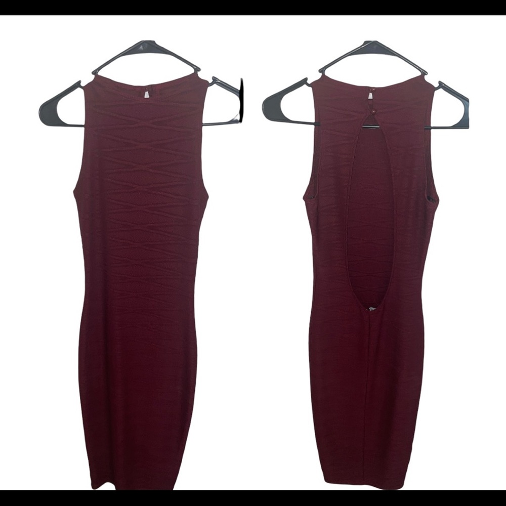 Beautiful dress Available. Open back! Never worn🎊